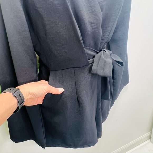 VERY J Solid Black Deep V-Neck Short Romper Long Sleeves Size Medium - Picture 5 of 10